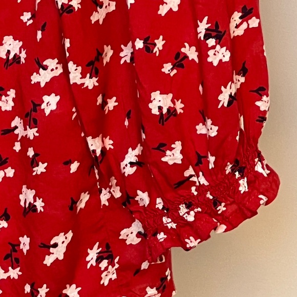 Lucky Brand Women’s Printed Smocked Peasant Blouse, size Medium, in red floral - Picture 3 of 4